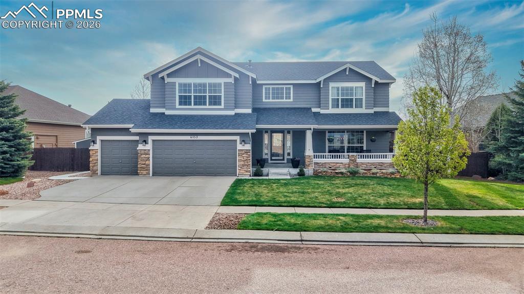 Image 2 of 44: Spacious lot with a well-balanced layout and clean architectural lines