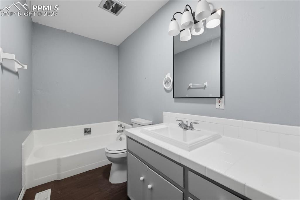 Image 10 of 28: Bathroom