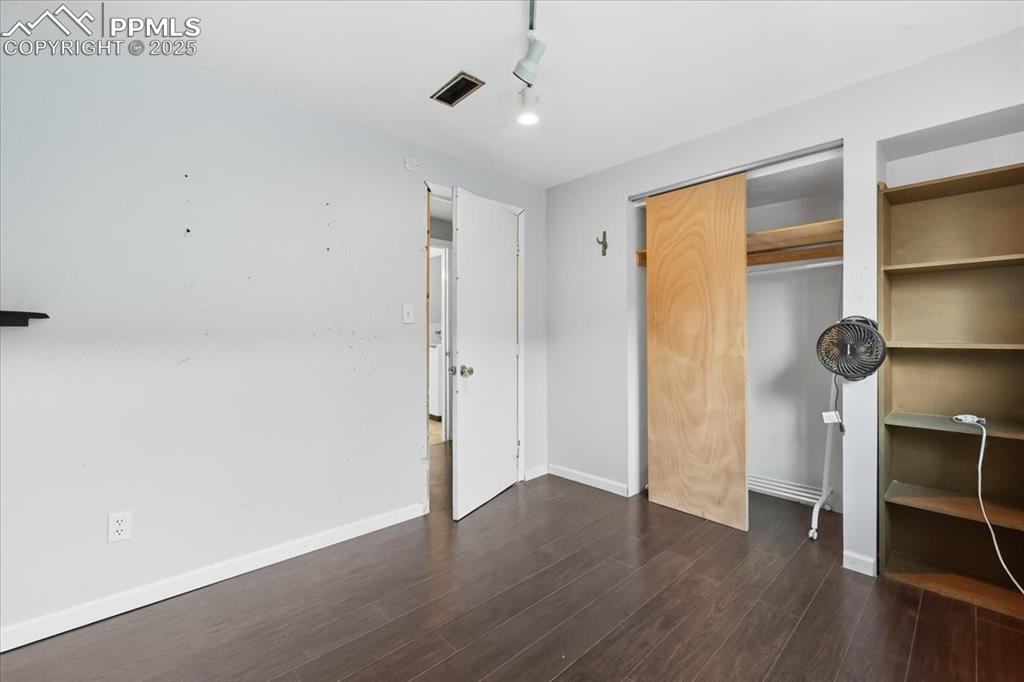 Image 15 of 28: Bedroom