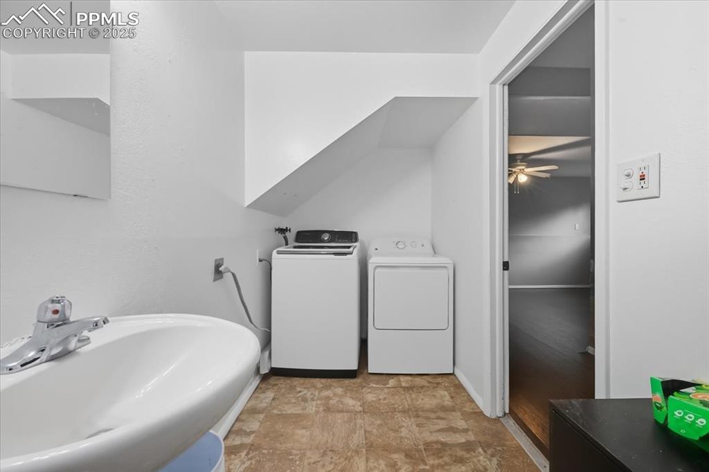 Image 17 of 28: Bathroom