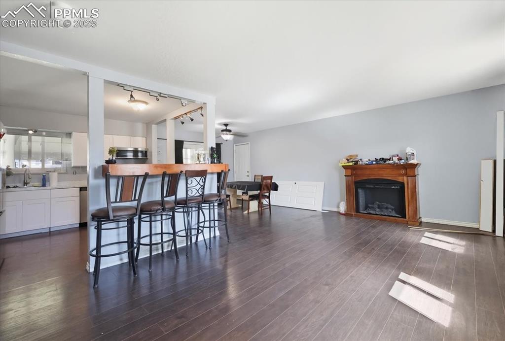 Image 18 of 28: Living Room