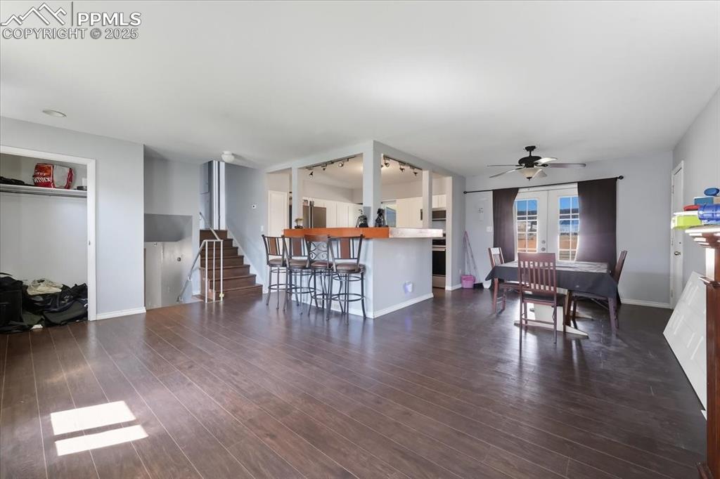 Image 19 of 28: Living Room