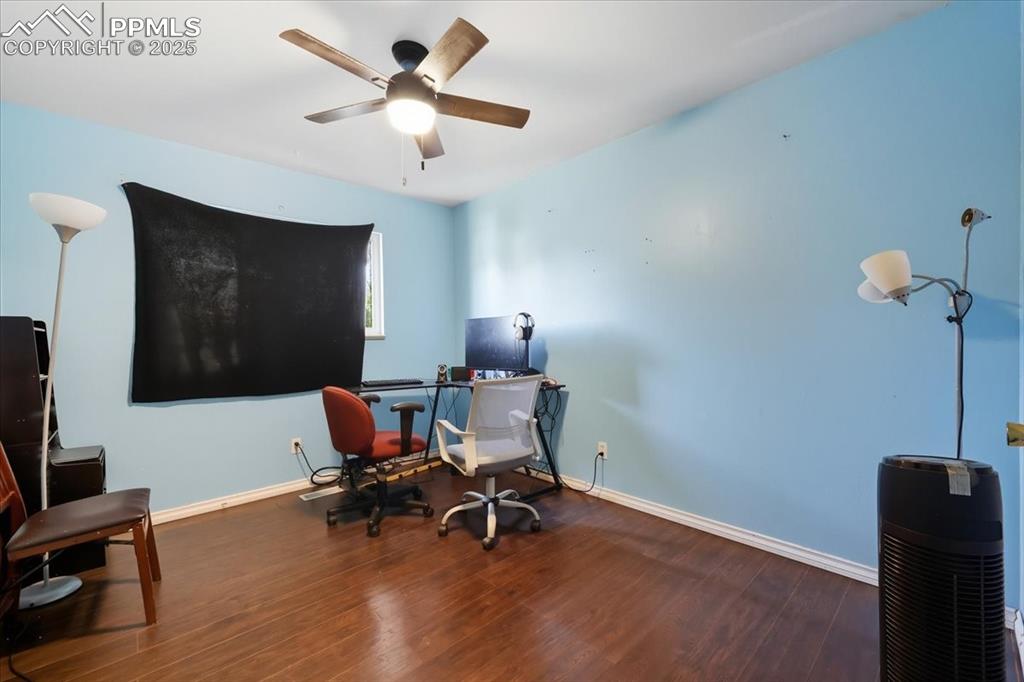 Image 2 of 28: Office