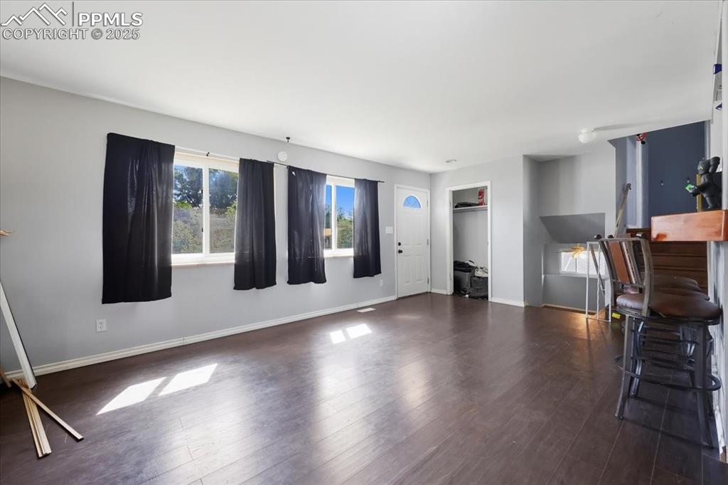 Image 22 of 28: Living Room