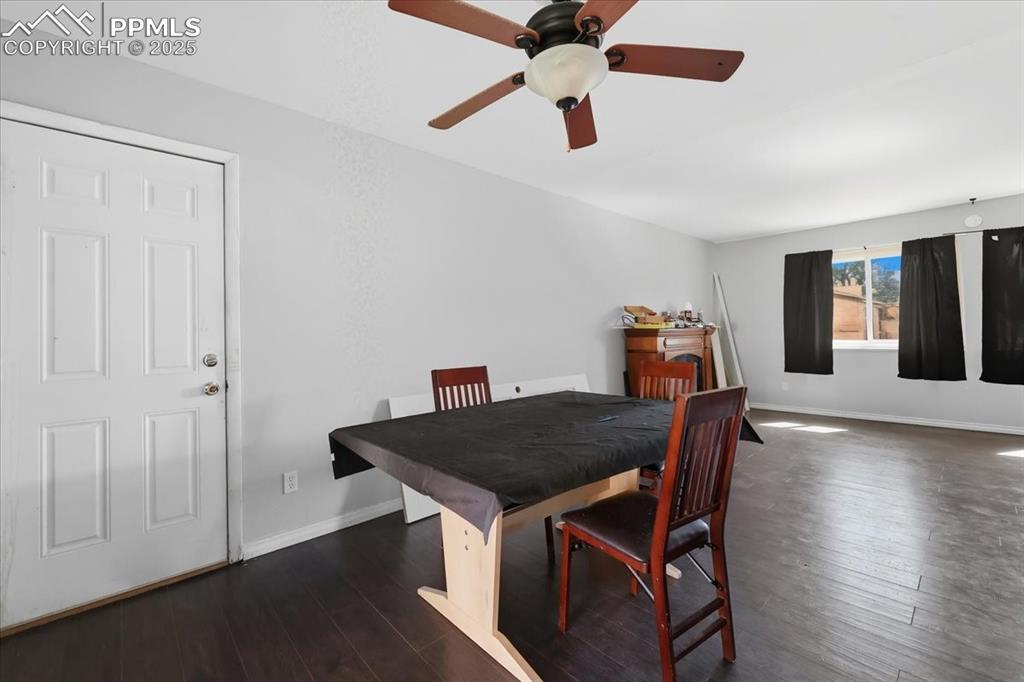 Image 23 of 28: Dining Area