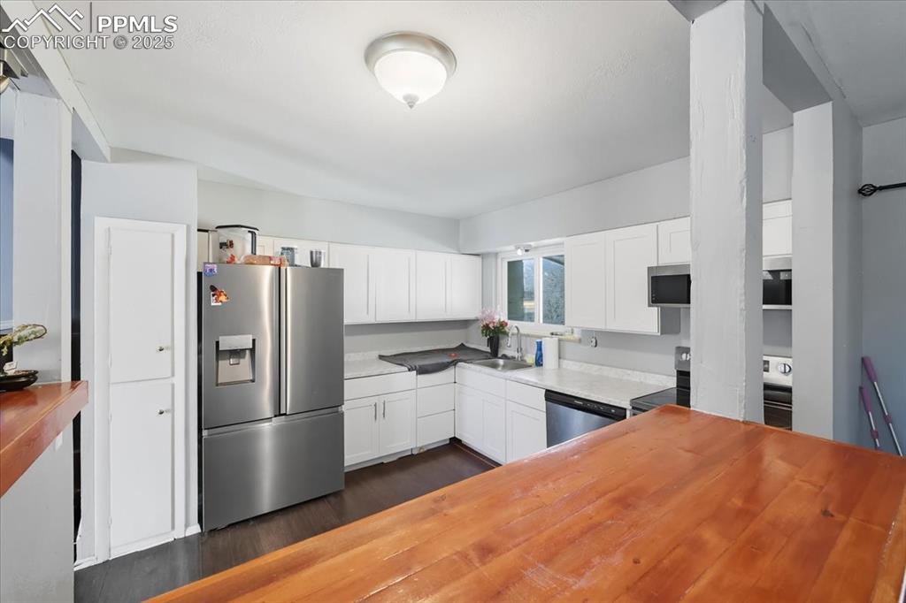 Image 28 of 28: Kitchen