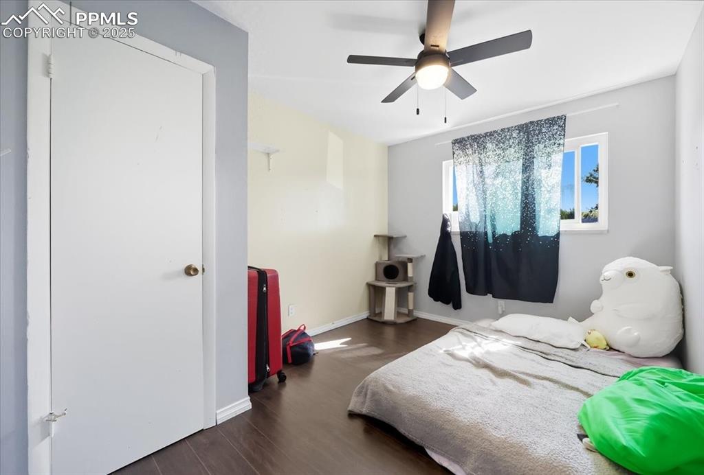 Image 4 of 28: Bedroom