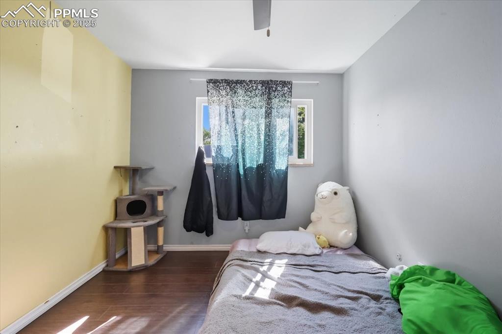 Image 6 of 28: Bedroom