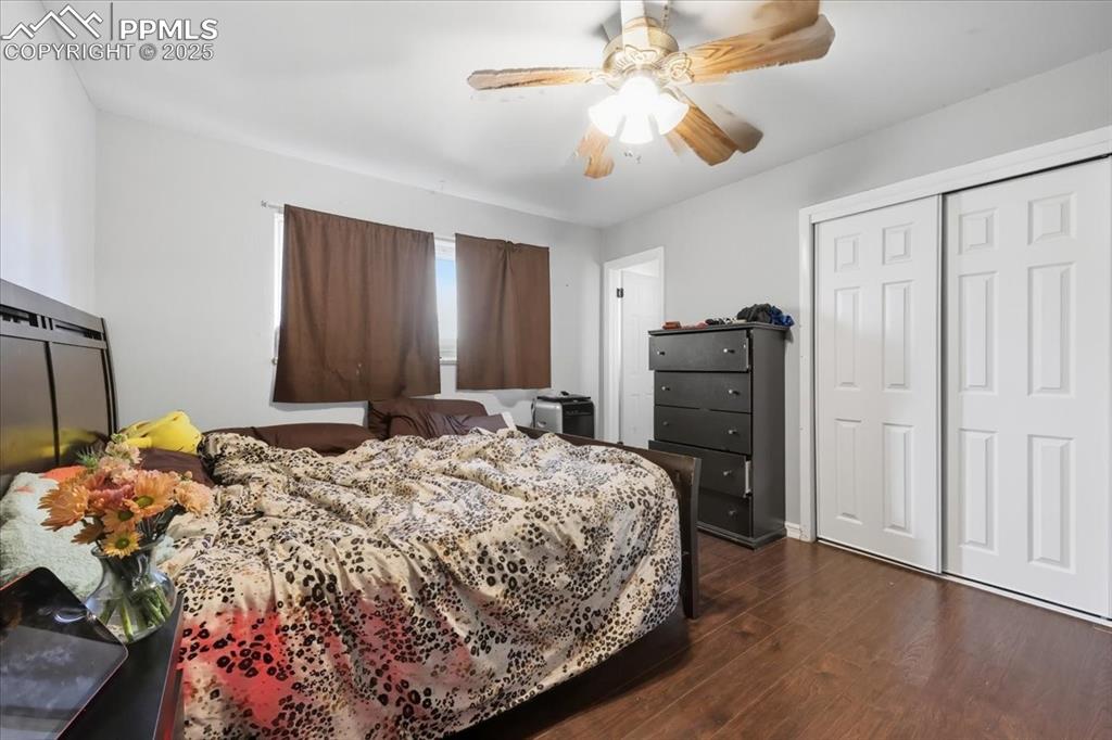 Image 7 of 28: Bedroom