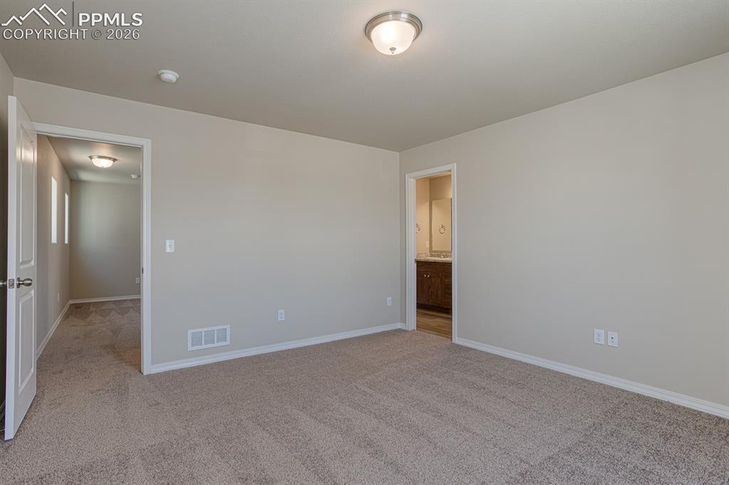 Image 14 of 26: Bedroom