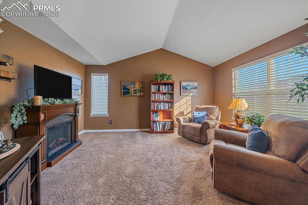 Image 17 of 50: Sitting Room