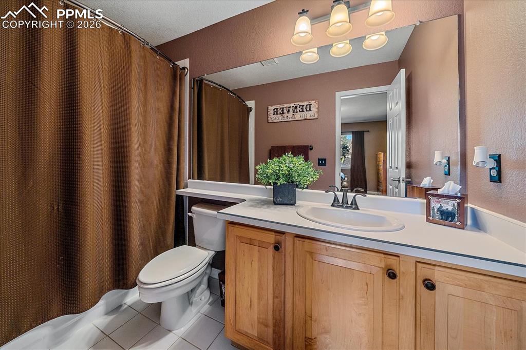 Image 29 of 50: Bathroom 4