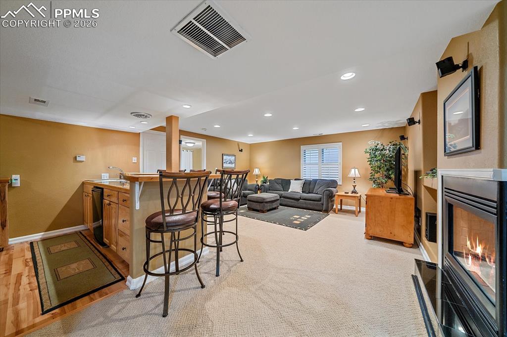 Image 32 of 50: Basement with wet bar, family/recreation area