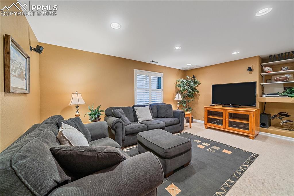 Image 34 of 50: Family/recreation area