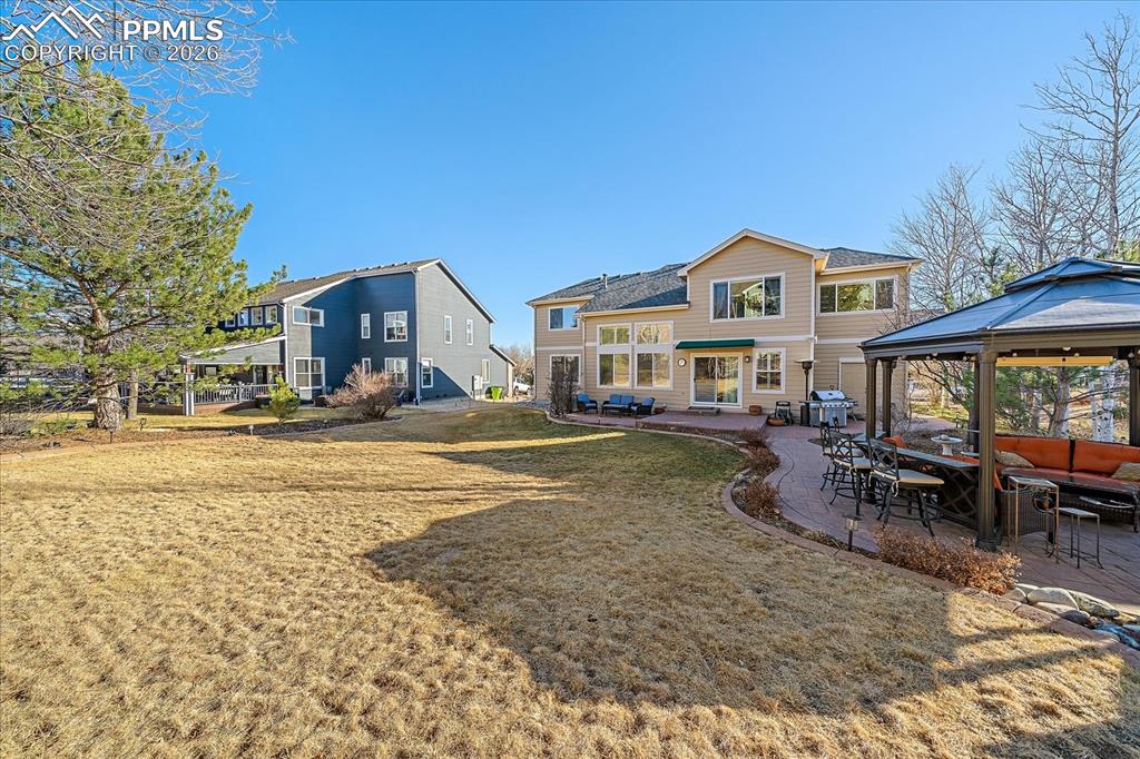 Image 45 of 50: Parklike Backyard