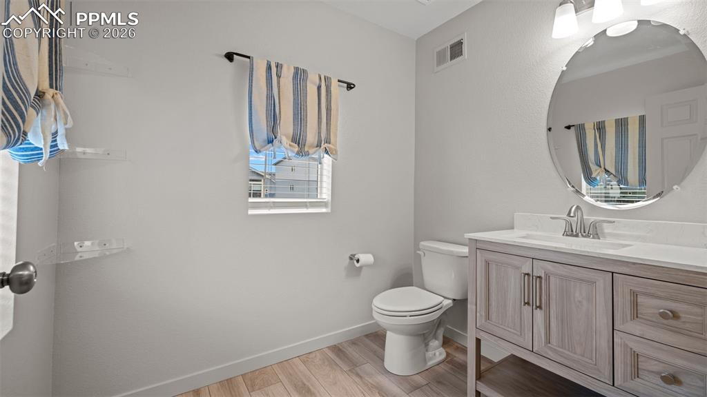 Image 11 of 40: Bathroom