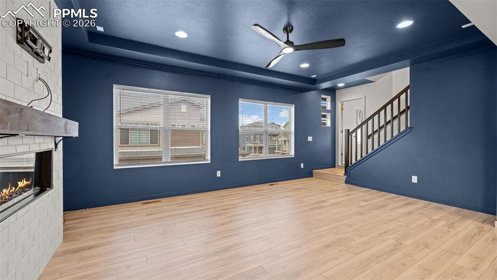 Image 13 of 40: Living Room