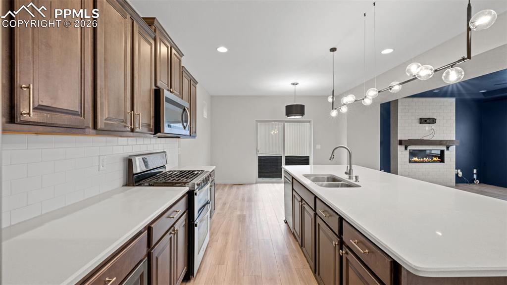 Image 18 of 40: Kitchen