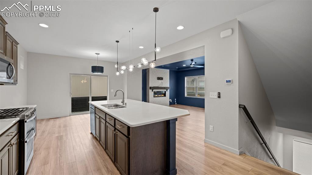 Image 19 of 40: Kitchen