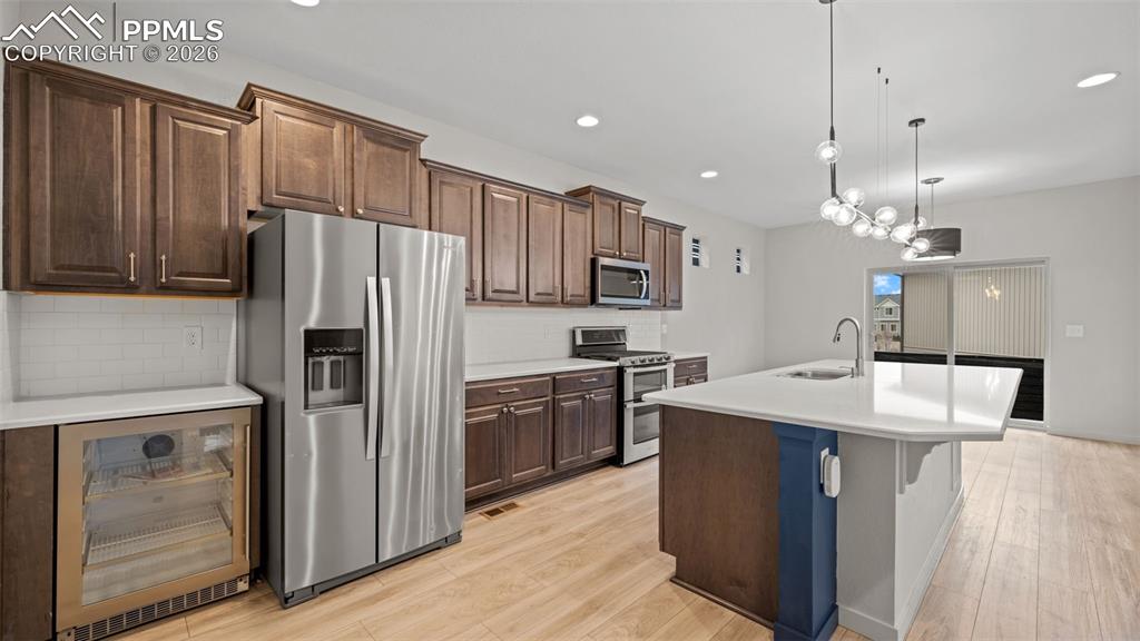 Image 20 of 40: Kitchen