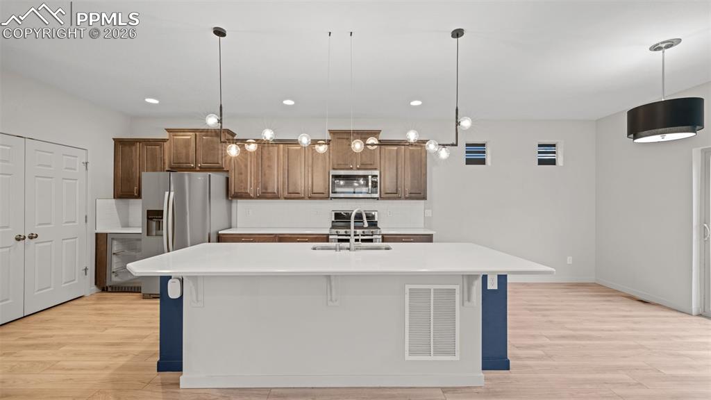 Image 21 of 40: Kitchen