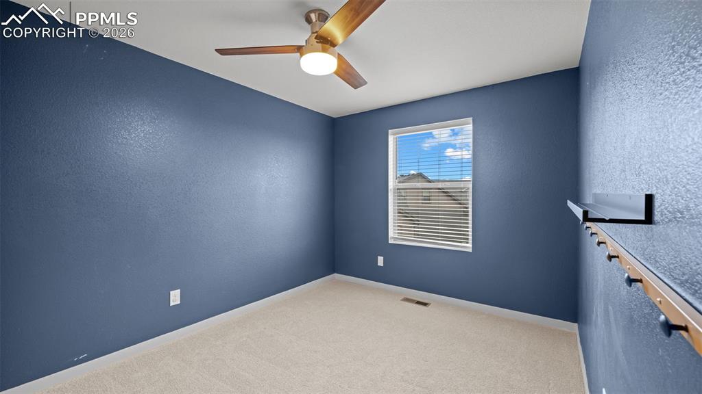 Image 25 of 40: Bedroom