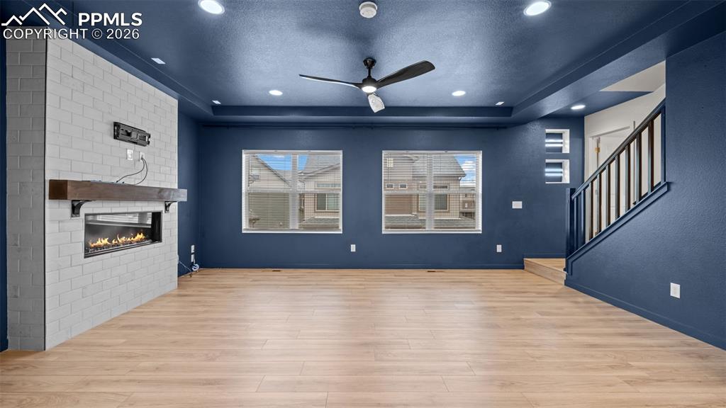 Image 3 of 40: Living Room