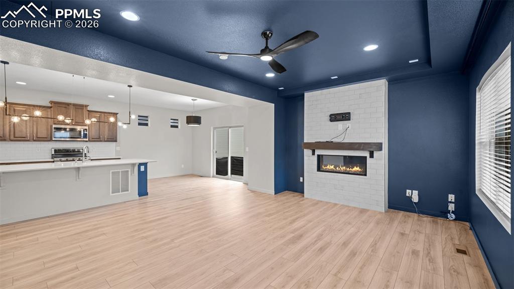 Image 4 of 40: Living Room