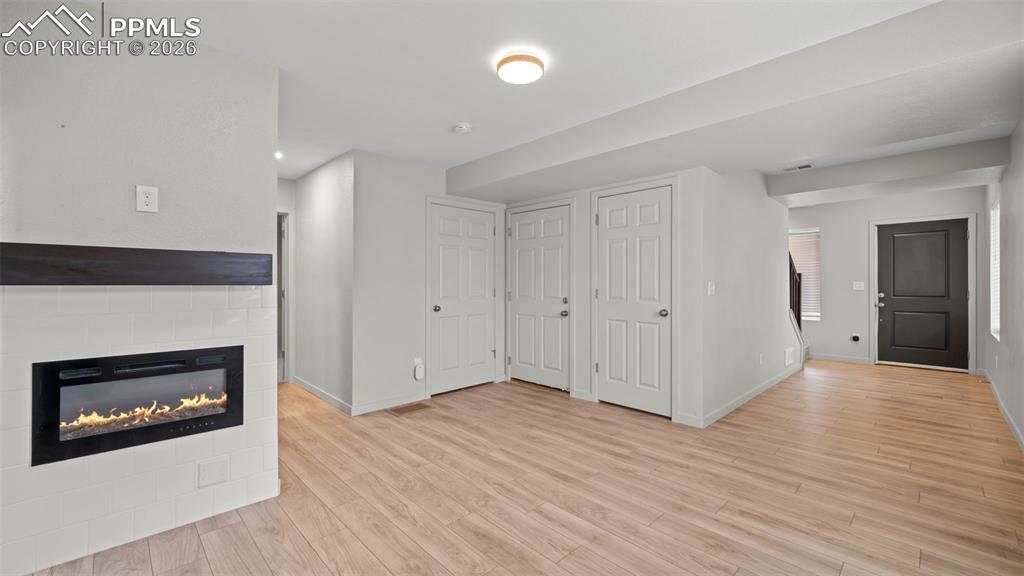 Image 5 of 40: Living Room