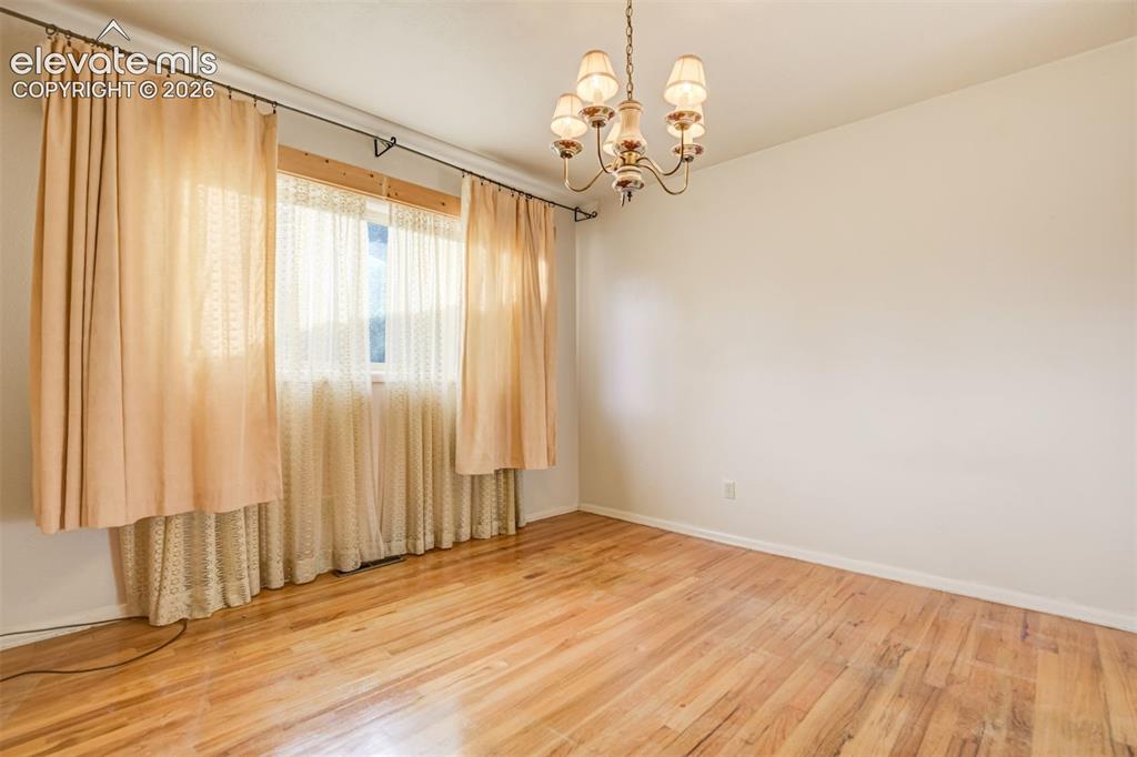 Image 5 of 11: Oak floors in the bedrooms. 