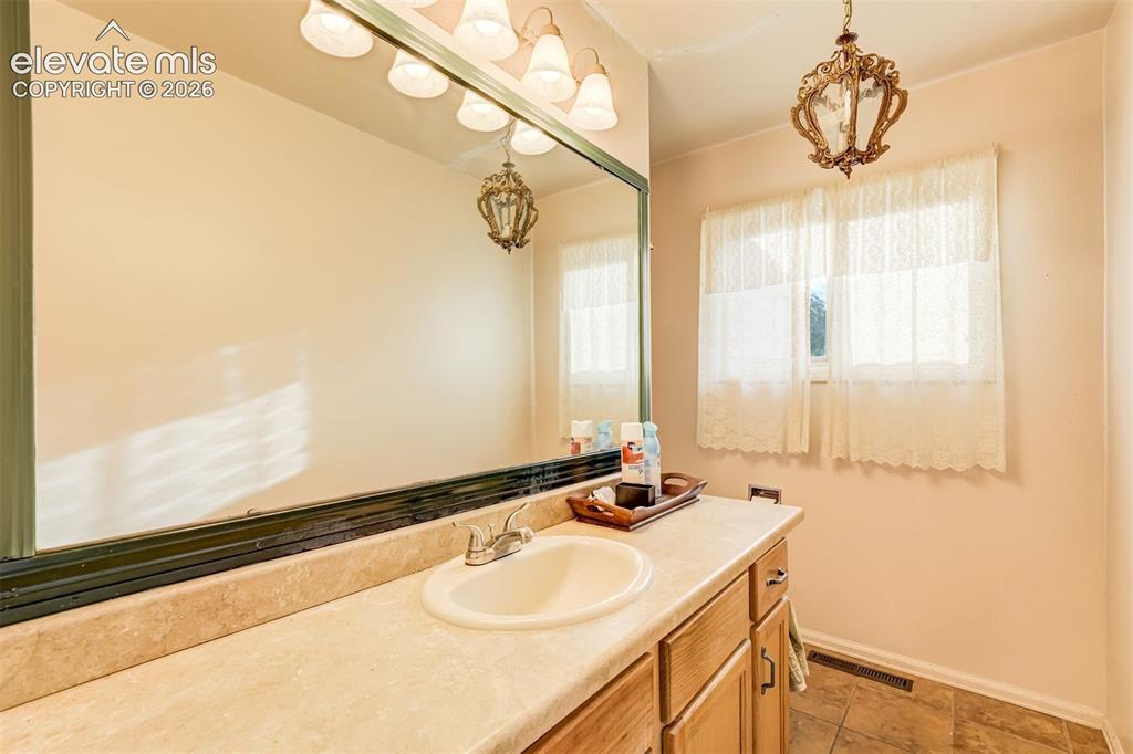 Image 8 of 11: Half bathroom next to bedroom 2