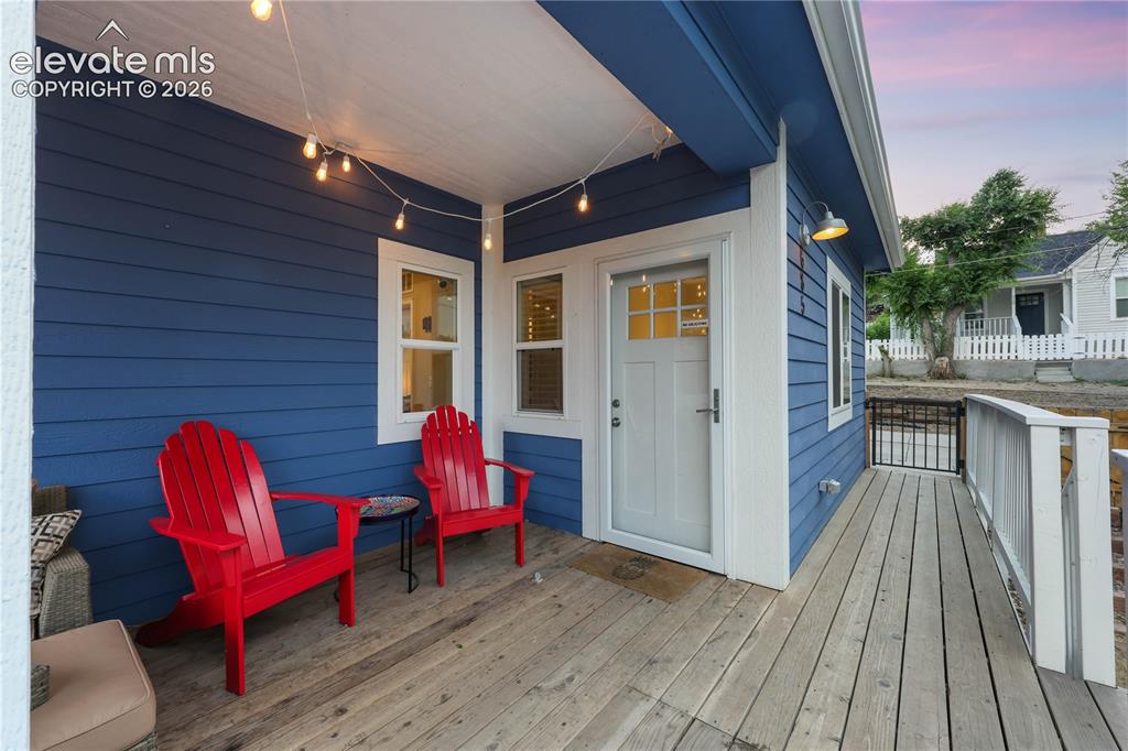 Image 4 of 35: Deck