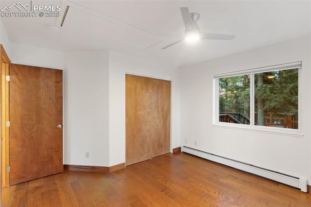 Image 17 of 28: Bedroom