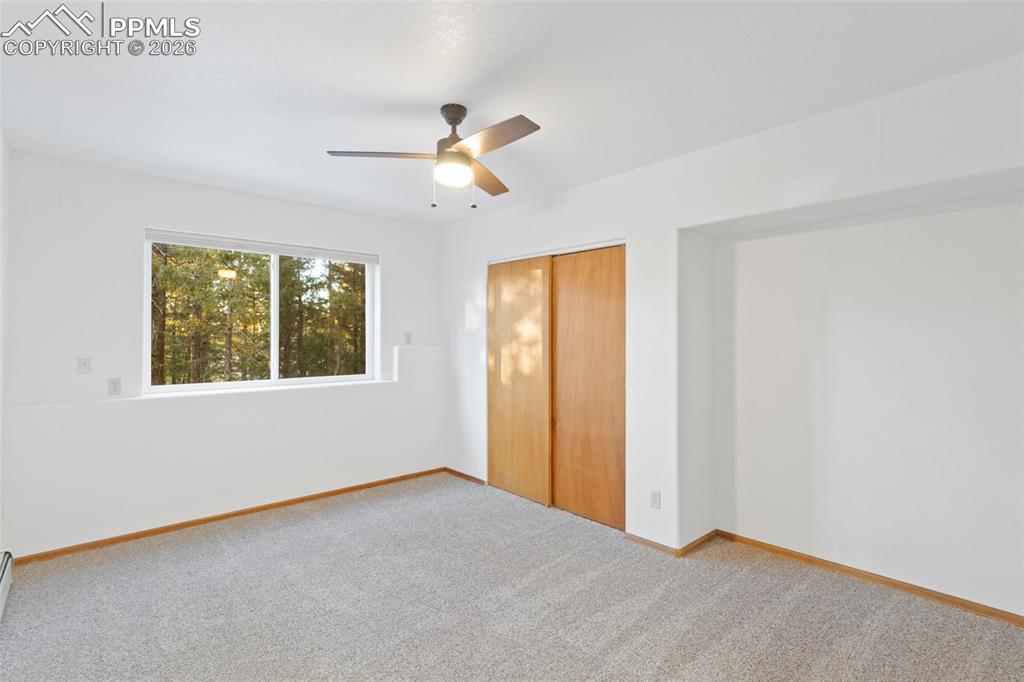 Image 18 of 28: Bedroom