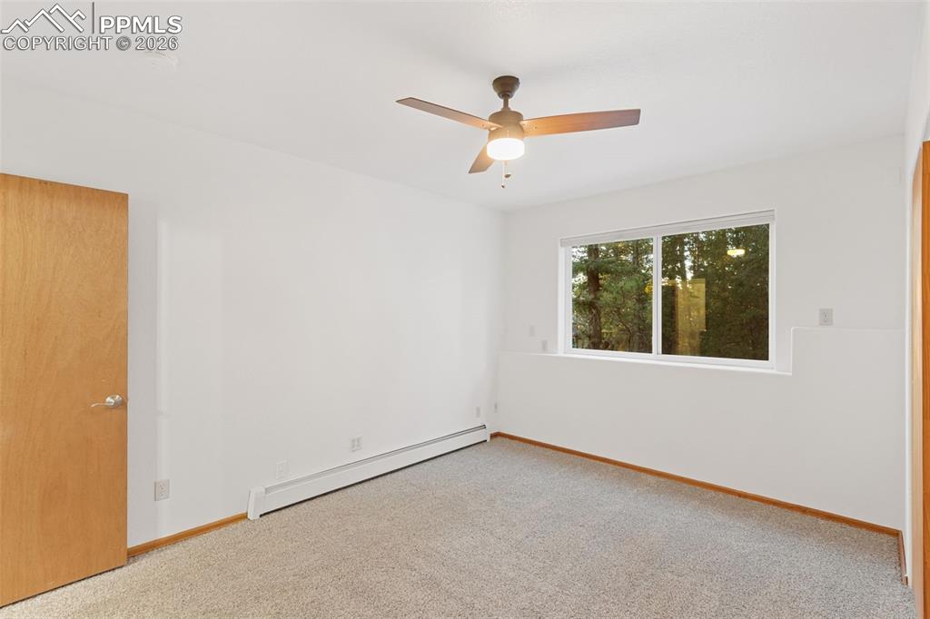 Image 19 of 28: Bedroom