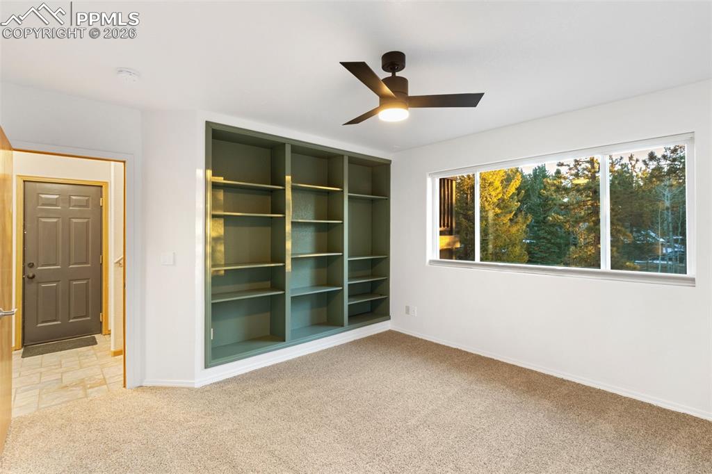 Image 21 of 28: Bedroom