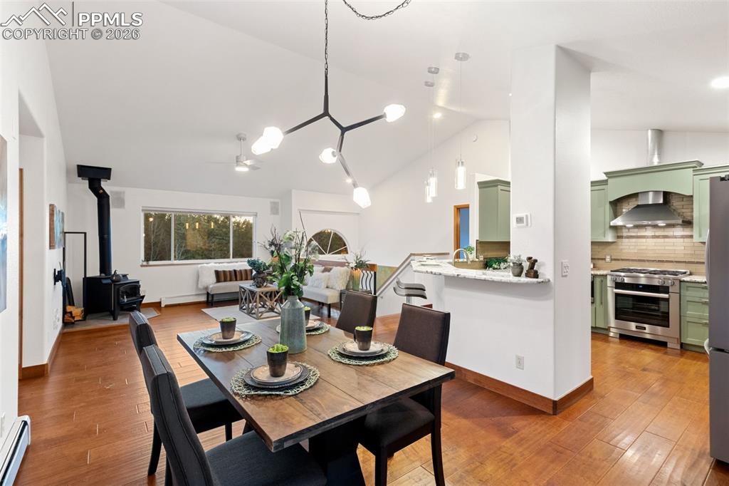 Image 9 of 28: Dining Area