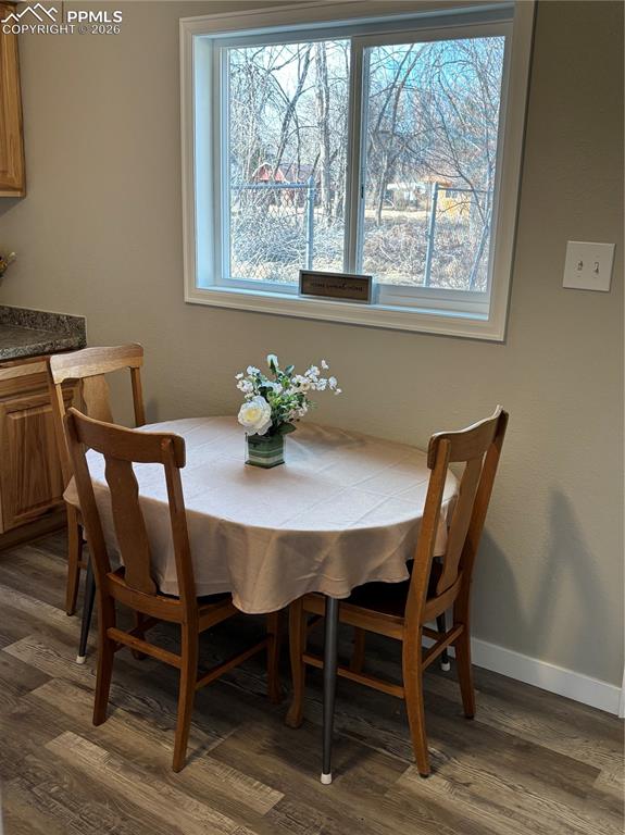 Image 7 of 11: Dining Area