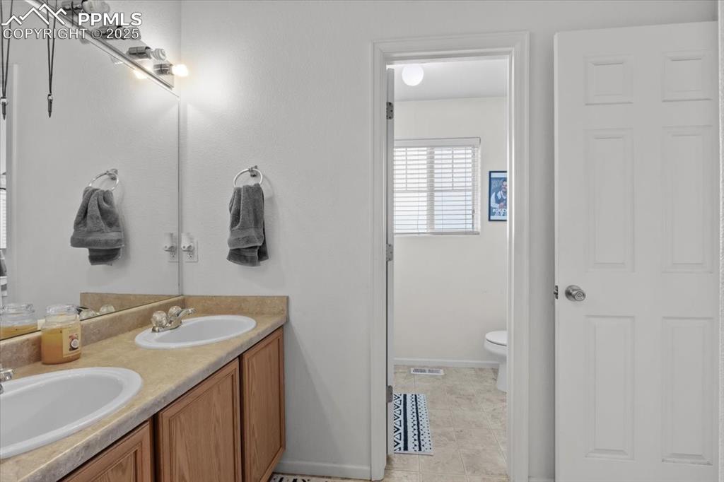 Image 11 of 20: Bathroom