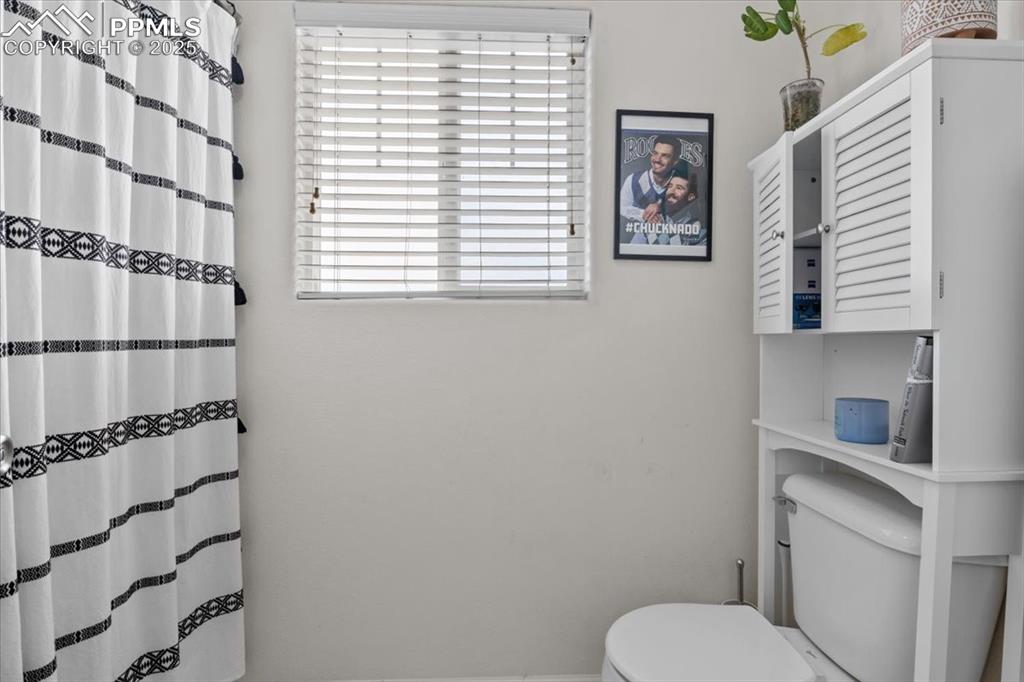 Image 12 of 20: Bathroom