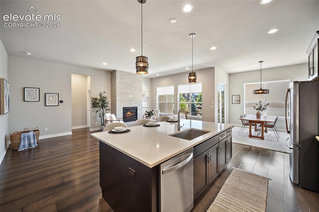 Image 10 of 40: Kitchen