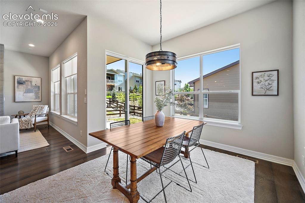 Image 12 of 40: Dining Area