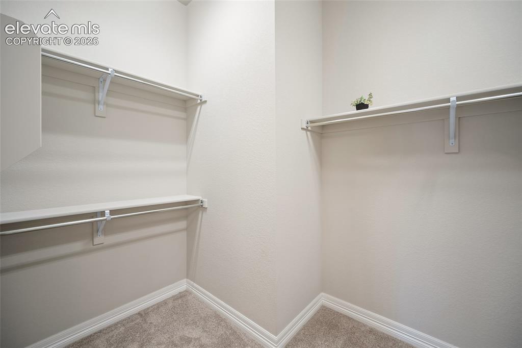 Image 22 of 40: Closet