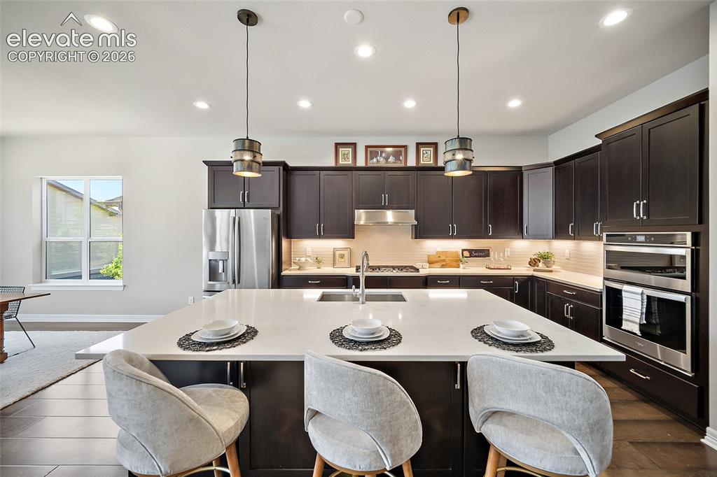 Image 8 of 40: Kitchen