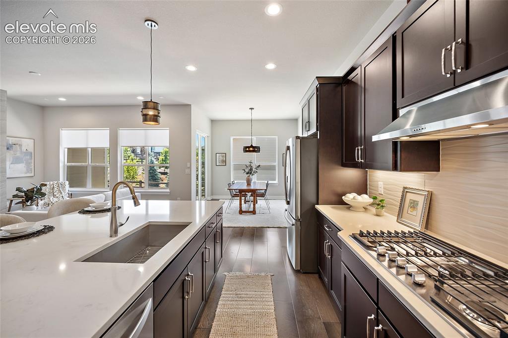 Image 9 of 40: Kitchen