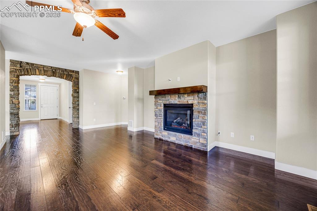 Image 13 of 44: Living Room