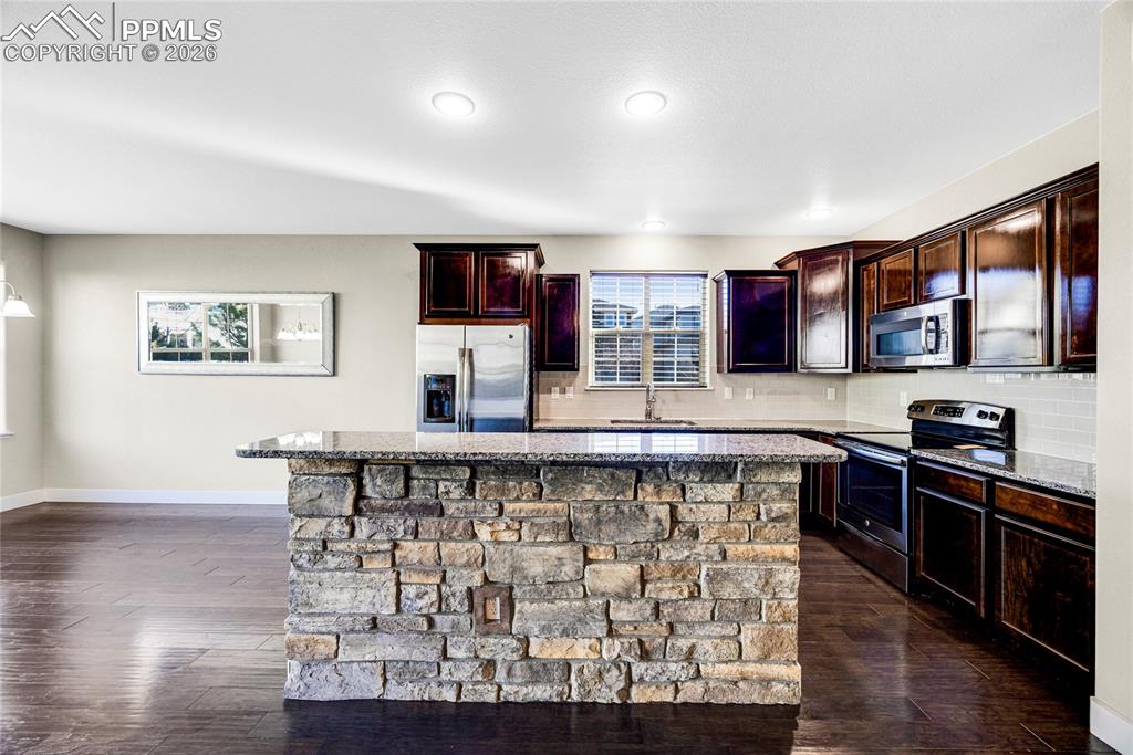 Image 15 of 44: Kitchen