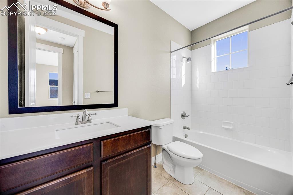 Image 26 of 44: Bathroom