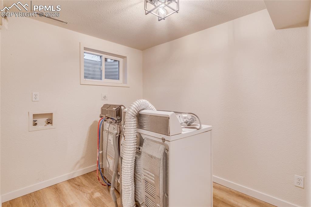 Image 28 of 38: Laundry