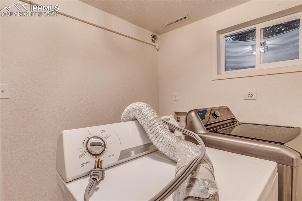 Image 29 of 38: Laundry